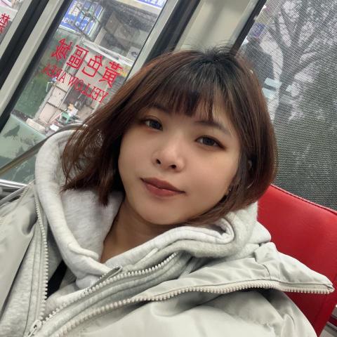 提供美髮剪刀服務的專家廖品涵