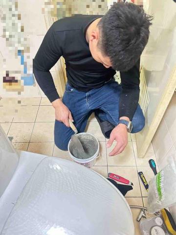 鄭欽元 - 馬桶安裝水泥比例調配