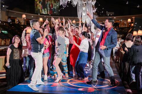 ATM Studio - TaCo - 活動攝影拍攝超過300場，包括記者會、尾牙春酒、家庭日、運動會、校園演講、醫學講座、座談會、畢業典禮、成果發表會、活動參訪等，客戶包含台北市政府花蓮縣政府等公家機關，IBM、台灣松下、宏碁ACER、迪卡儂、特力屋集團、BMW集團、禮來藥廠、台灣三豐、台大政大等EMBA、饗宴集團、晶湯匙等，各種活動經驗豐富，可完成客戶多方位拍攝需求。