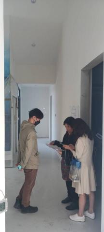 源悅室內裝修工程有限公司 - 與業主於案場討論