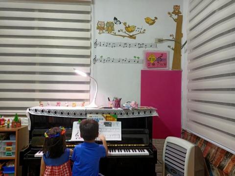 施語蕎 - 兄妹一起上鋼琴課