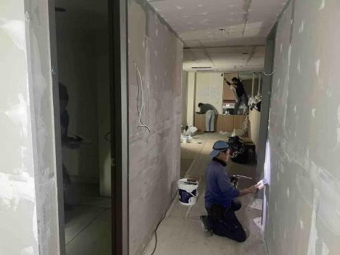 霸雁工程行 - 裝潢場全室油漆作業
