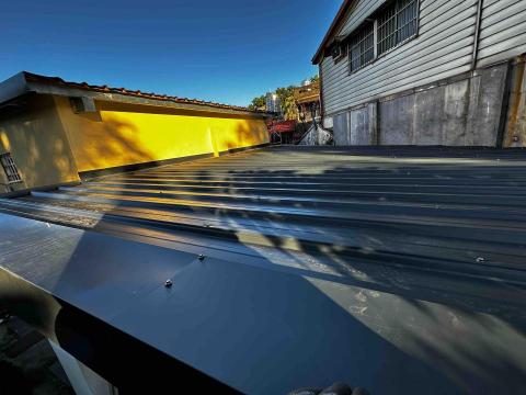 達閎金屬企業社 - 興建遮雨棚-選用消光灰 達閎金屬企業社 - 興建遮雨棚-選用消光灰