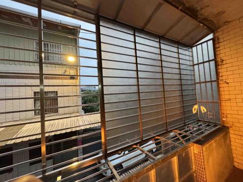 達閎金屬企業社 - 鐵窗搭配PC耐力板,增添防風及隱私問題 達閎金屬企業社 - 鐵窗搭配PC耐力板,增添防風及隱私問題