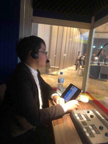 鄭志偉 - 僑委會活動同步口譯台上講者所講的技術與商業演講