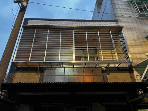 達閎金屬企業社 - 不銹鋼防盜凸窗搭配PC耐力板 達閎金屬企業社 - 不銹鋼防盜凸窗搭配PC耐力板