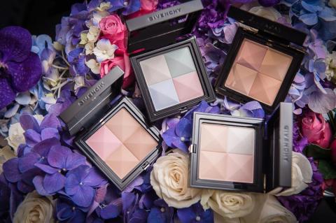 ATM Studio - TaCo - 商品攝影拍過許多類型，包括餐廳菜單、個人形象照、糕點月餅、茶葉包裝、廠房設備、室內裝潢等，配合客戶需求，結合之前公關企劃宣傳的經驗，為業主打造最適宜的拍攝方案，提供和各平台最搭配的照片影片記錄。