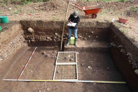 李靜瑜 - 考古遺物測繪