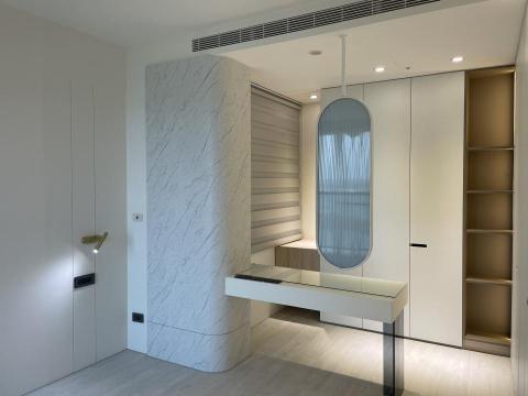 一鳴室所 室內設計工作室 - 化妝台結合衣櫃增加收納空間
 一鳴室所 室內設計工作室 - 化妝台結合衣櫃增加收納空間