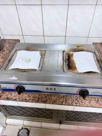 佳宸居家清潔工作室 - 瓦斯爐清洗前