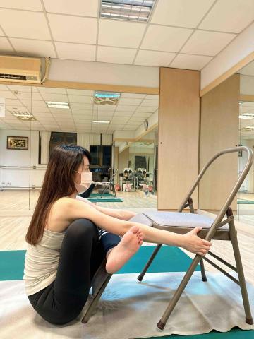 Chiaoyogastudio - 椅子瑜伽一對一教學