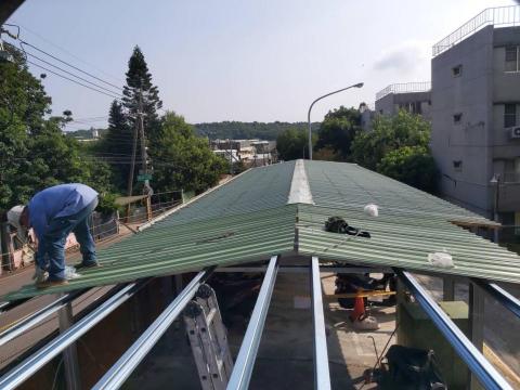 何美工程行 - 社區車棚設計