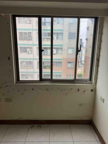 蕭錦文 - 窗框漏水金高壓灌注後已不再出現滲漏的情況了我們公司提供保固五年的承諾