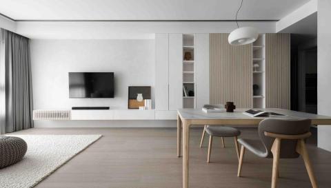 恆有空間設計有限公司 - 很多堅持，是源自於設計師的強迫症可能是色彩搭配、線條比例方面更或許是因為怕「亂」？
木質語彙營造的溫潤感，搭配純粹白牆點綴些許格柵造型，以提升層次感你所看的一道牆面，裡頭蘊藏的秘密可能是三扇隱藏門、兩道直柱橫樑、一個畸零空間
看似簡單，實則不簡單看似輕易，實則費了不少努力看更多作品請至官網
https://www.alwaysis.com
作品名：無事出萍
恆有空間 Alwaysis Design
電話102-8773-9505
地址 |台北市大安區仁愛路三段29號10樓之3
24 1 https://w