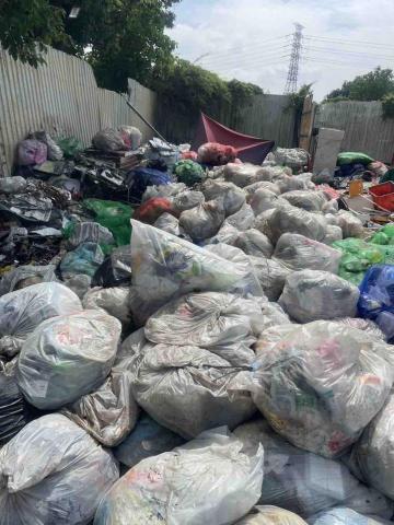 大灰熊 - 回收場惡意棄置垃圾清除