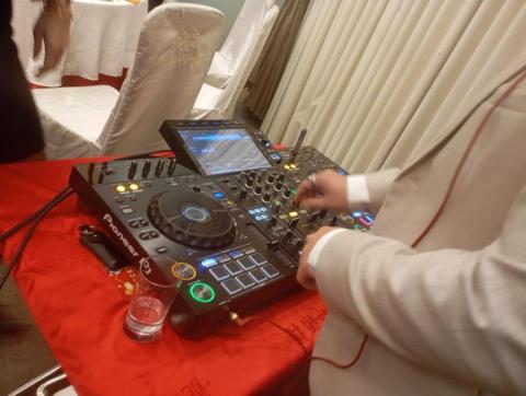 陳瑞良2 - pioneer 頂級的dj盤+數千首合法版權音樂庫