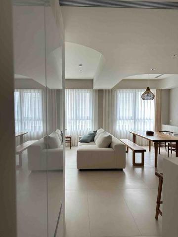 恆有空間設計有限公司 - 每一隅角落，都是生活走過的痕跡
悄無聲息卻極具回憶與能量

地板上的木紋細膩而真實
光線透過大窗灑進來，微微泛黃
奶油白的壁面如同晨曦光芒
柔和卻有著無限力量
擁有不自覺放鬆、沈浸的魔力
完美與不完美之間，我們選擇了共存

毋需刻意營造
在每一次的觸摸、注視之下
便能感受這份簡單生活帶來的平靜深遠
這裡不僅是一個家
像是工作過後回歸自我的中繼站
也像是旅行過後回歸生活的轉運站
充電後，又有力量了！

看更多作品請至官網
https://www.alwaysis.com

作品名：映水向月

───────