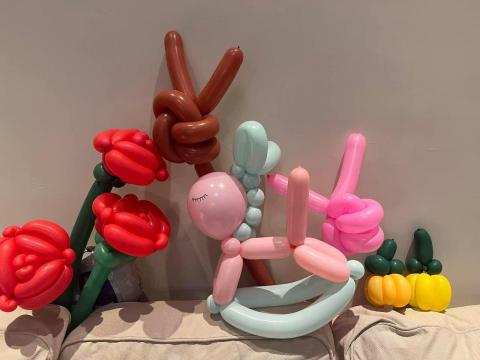 霓霓：氣球花束、氣球人物造型、造型氣球、氣球生日派對、氣球表 - 小馬搖椅