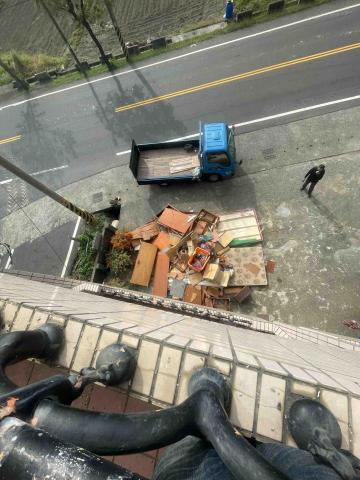 大灰熊 - 建築物內部清除