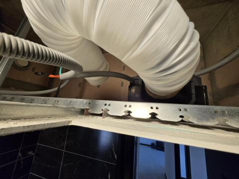 YES HOUSE CARE | 驗室 - 【天花板上方隱匿處巡視】
■檢查暖風機風管是否銜接
■結構面及管線是否有漏水跡象
■確認戶內水閥位置
