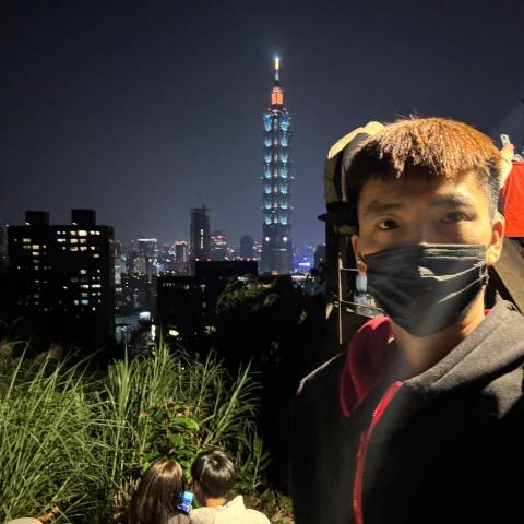 提供保養廠營業中服務的專家黃炳睿