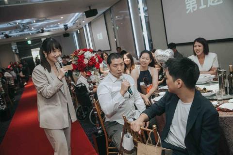 方方｜婚禮主持｜婚禮歌手｜週歲主持 - 