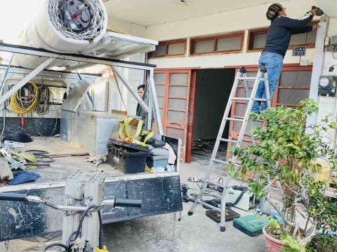 嘉禾工程行 - 快速捲門安裝