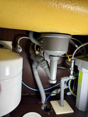 寬哥水電 - 大家七路水槽/RO/洗碗機多功能排水管含清潔口安裝。