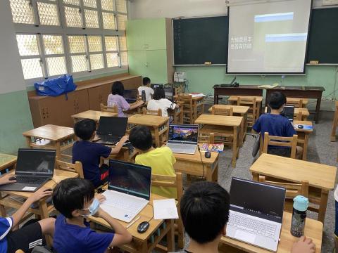 🔆王信嘉 - 上課實拍(國小電腦科技)