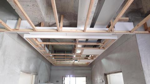 葛芭萊室內裝潢工程 - 木作造型天花板 間接照明 骨料結構