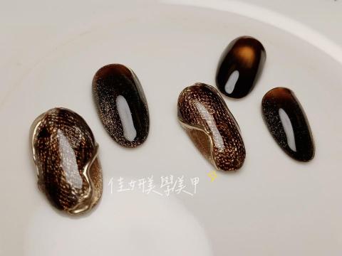 Tina - 凝膠指甲/秋冬美甲
蛇紋美甲設計×貓眼凝膠