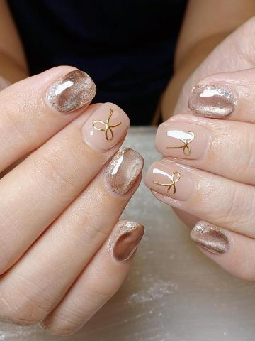 Tina - 凝膠指甲/秋冬美甲
透裸色系×貓眼暈染美甲設計