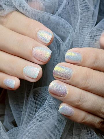 Tina - 凝膠指甲/秋冬美甲
暈染×鏡面粉×泡泡美甲設計