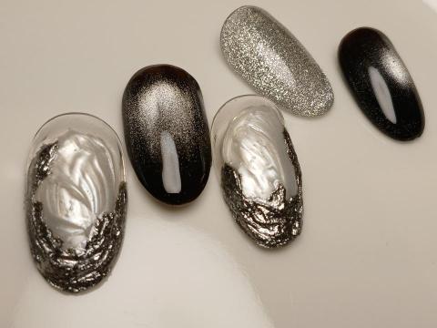 Tina - 凝膠指甲/秋冬美甲
黑色貓眼凝膠×石膏膠造型設計