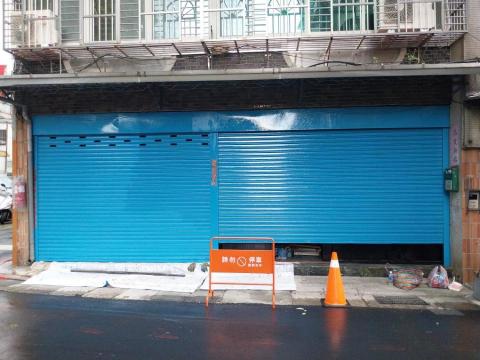 何宗弘 - 電動鐵門