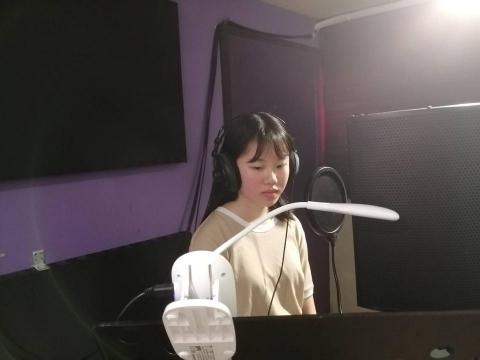 陳以薰 - 到地下怪獸錄音室進行人聲錄製