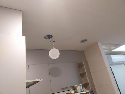 何宗弘 - 電燈整修