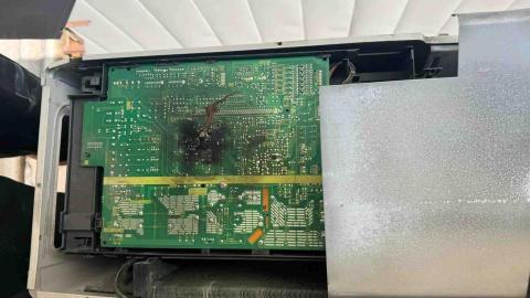 奇恩空調家電工程行 - 有壁虎跑入電路板 導致室外機板毀損