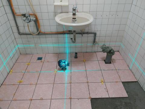 何宗弘 - 廁所整修