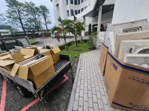 沈先生 - 中央廣播電台出風口更換