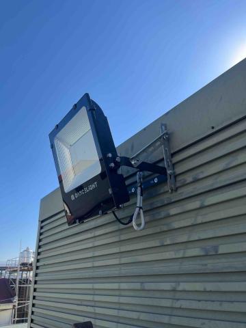 無 - 前院泛光燈安裝