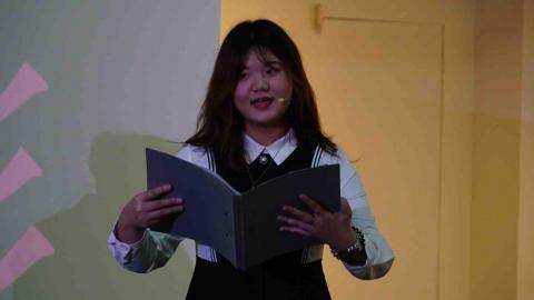 柏裔絢 - 為高雄歷史博物館展覽開幕嘉賓，朗讀詩作。