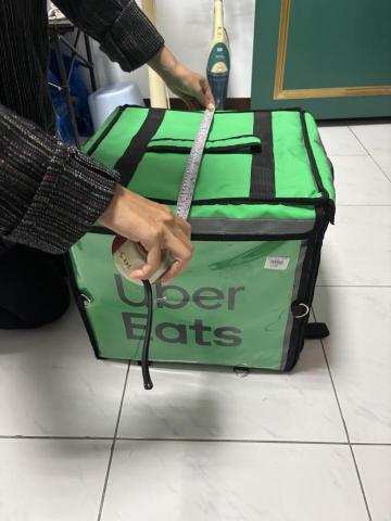 沁宜机车外送.代排队 - 保温外送箱。若需要运输食物有保温功能。必定妥善安放您的食物。