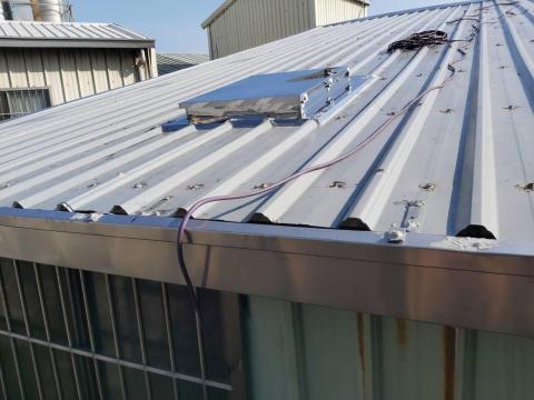 何美工程行 - 維修人孔天窗安裝