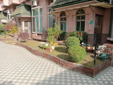 王東明 - 宮廷大內社區除草、花樹修剪 王東明 - 宮廷大內社區除草、花樹修剪