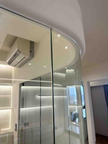 林纮諒 - 彎曲的玻璃造型讓裝潢條件不再受限