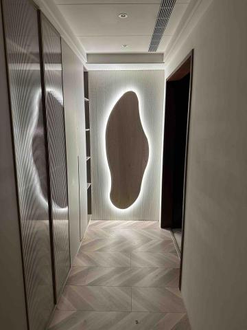 林纮諒 - 更衣室有著造型鏡，讓搭配穿搭時隨時可以有自由搭配衣服