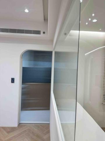 林纮諒 - 同空間運用玻璃來創造通透感，即使是小坪數也不會太壓迫