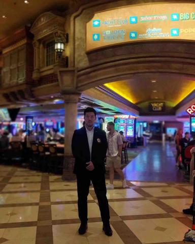 Dirk - 拉斯維加斯 勤務