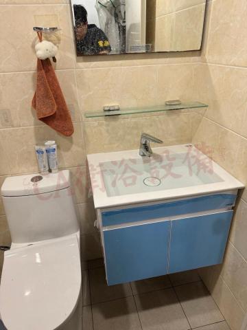 CA衛浴設備 - 浴櫃馬桶完工照片